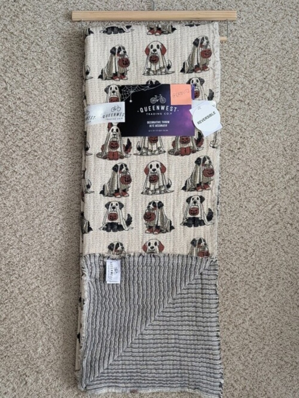 Viral 🎥 Queenwest Ghost Costume Dog Blanket, Reversible Halloween Knit Throw 🐶